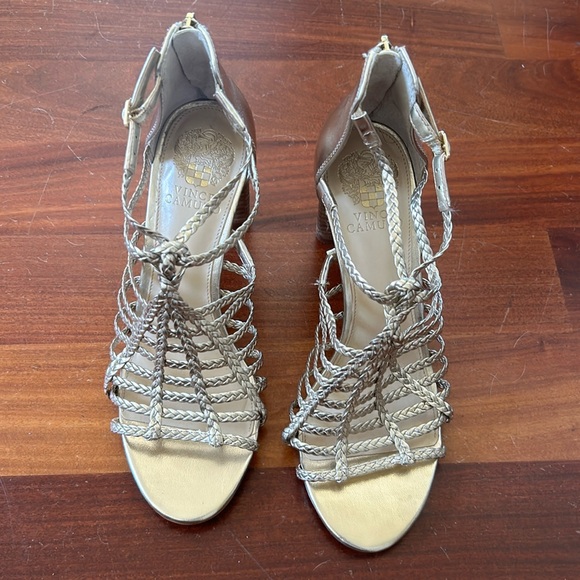 New never worn Vince Camuto Ariah leather pale gold, strappy sandals size 8 - Picture 1 of 6